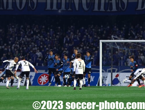 横浜F・マリノス マルコスジュニオール選手　Mサイズ 2022年度 契約更新選手について（レオ セアラ選手、マルコス