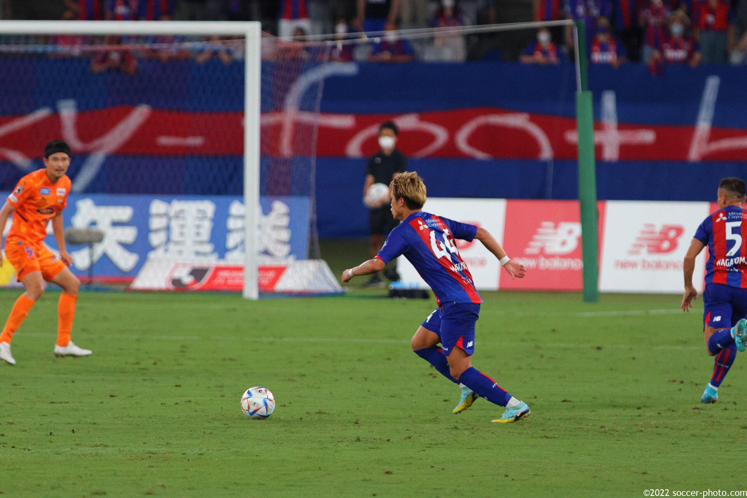 攻めあがるFC東京 松木玖生選手 2022.08.07 FC東京vs清水エスパルス (写真 soccer-photo.com)
