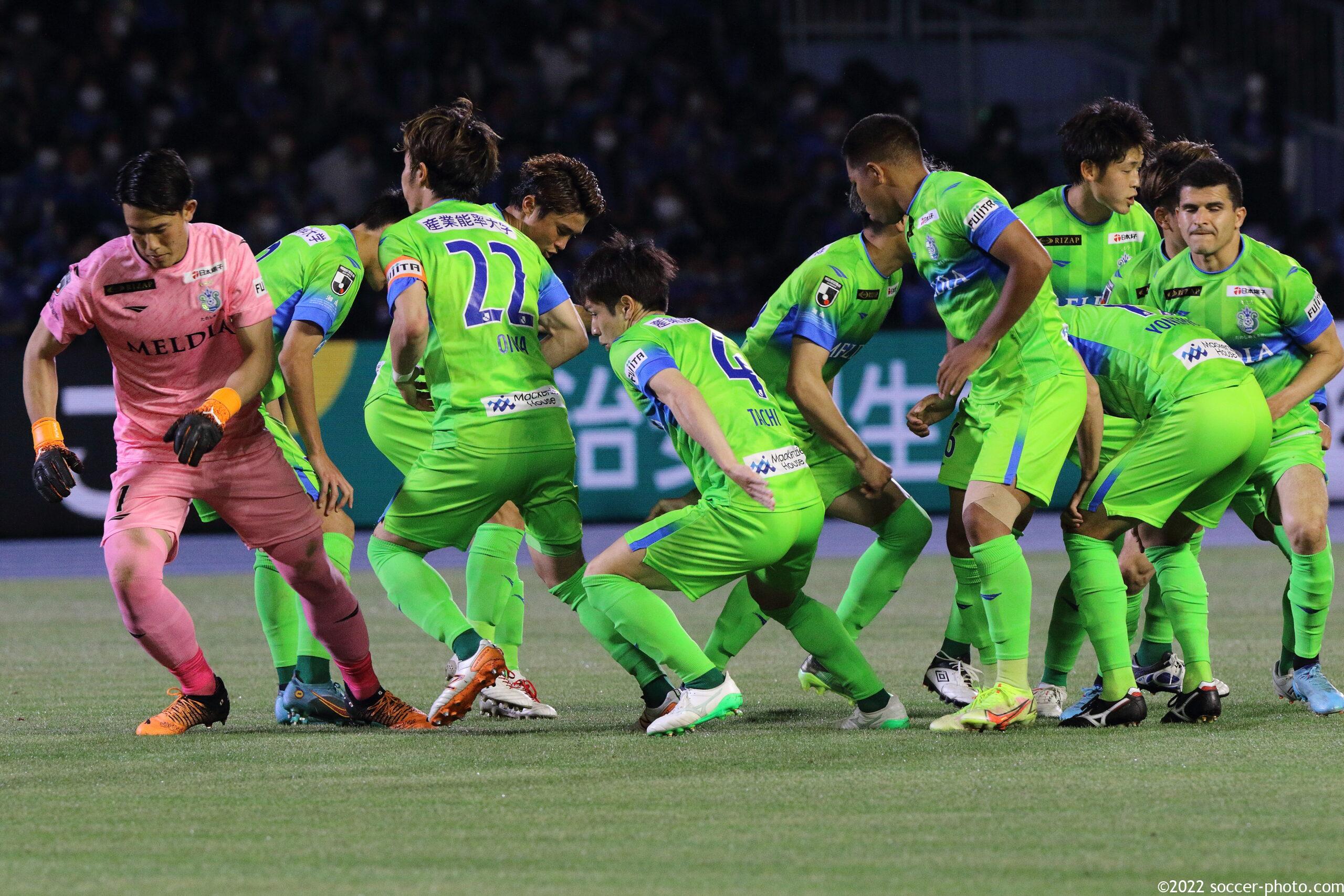 後半へ向けて気合を入れる湘南イレブン 4-0の勝利はここから始まった！ 2022.05.25 川崎フロンターレ vs 湘南ベルマーレ 等々力